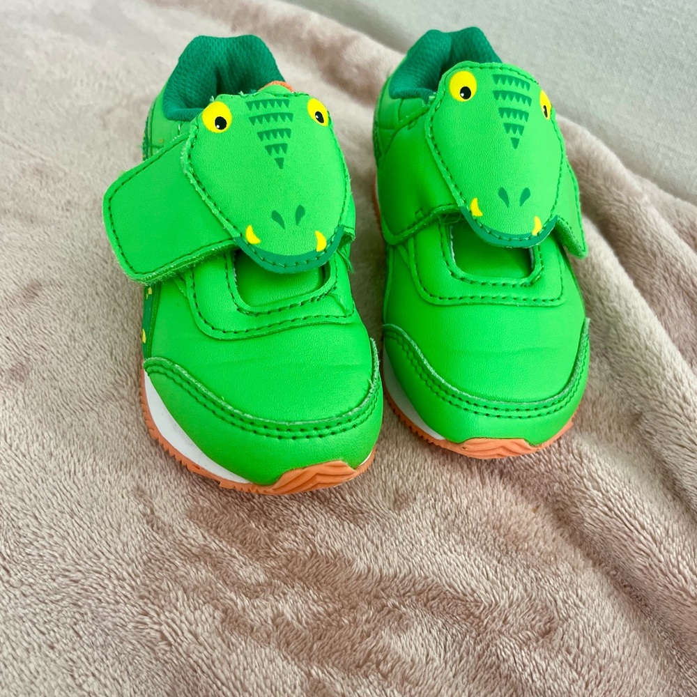 Green Dino Reebok Kids Shoes & Stride Rite Kids Shoes Size 6